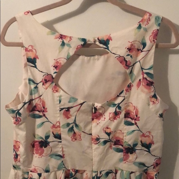 white floral summer dress - Picture 3 of 5